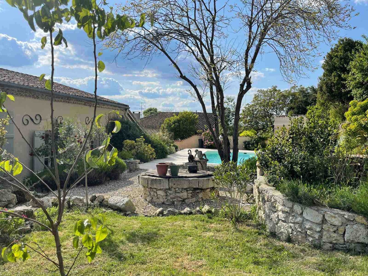 Entire maison and pool in Saint-Puy village, Gers.