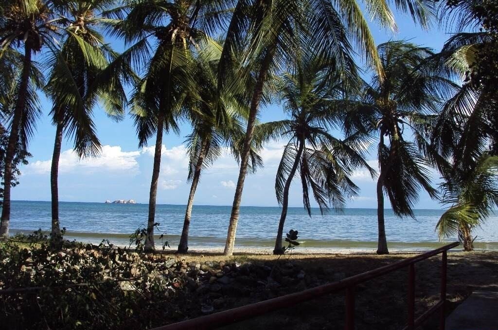 Apto sobre la costa, Playa El Ángel, Carimar Club