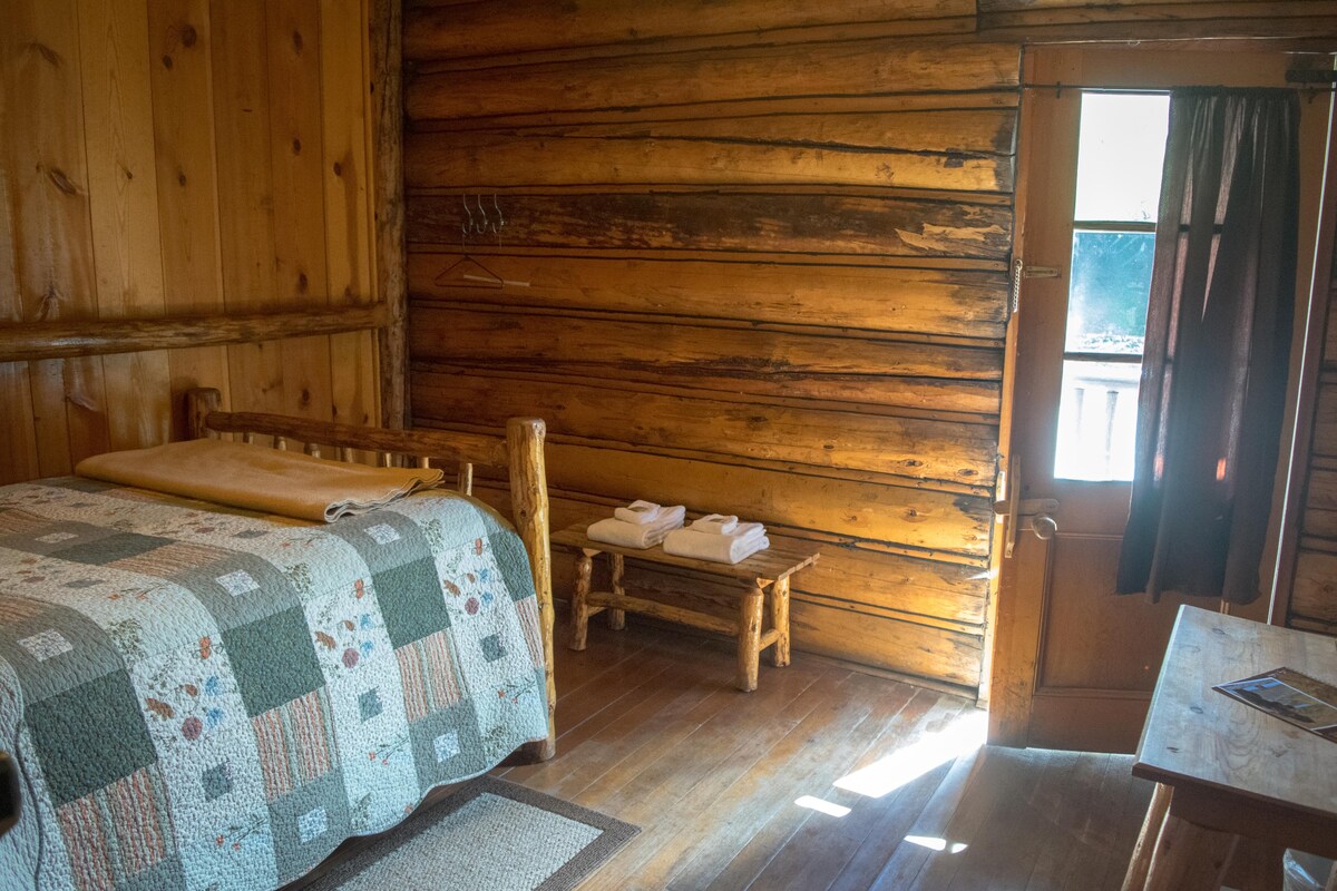 历史悠久、令人惊叹的Range Rider 's Lodge # 12号房间