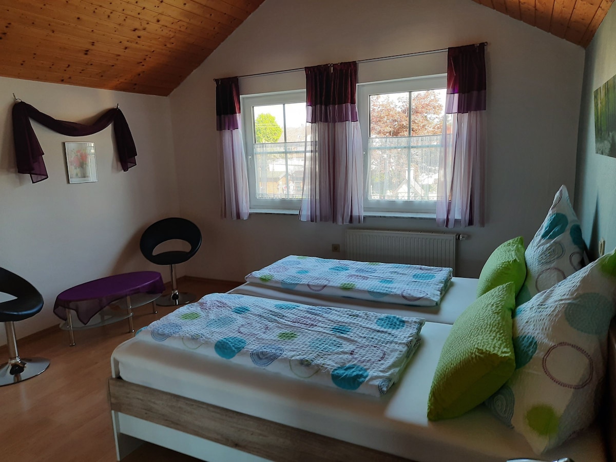 Ferienwohnung beim Ried, (Bad Waldsee), Ferienwohnung, 95qm, Balkon, 2 Schlafzimmer, max. 3 Personen