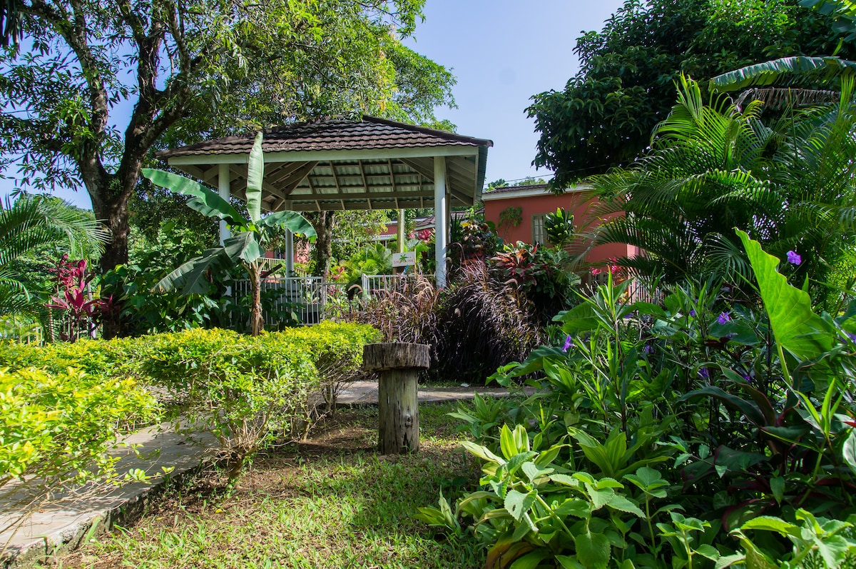 The Mahoe Suite at Sinopia Inn (Suite 3)