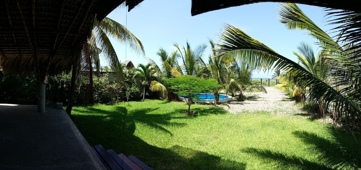 Casa Ramsey: Barra Cahoacán refugio bambú y adobe