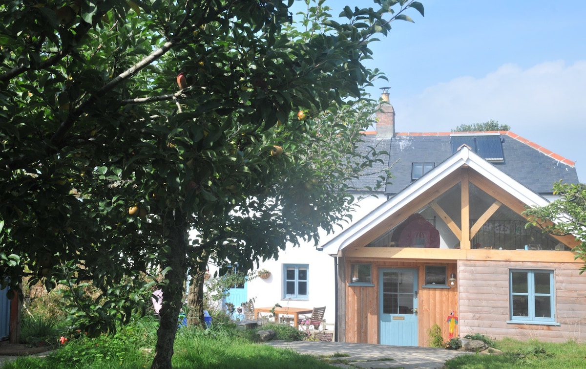 Idyllic farmhouse with large garden near Mousehole