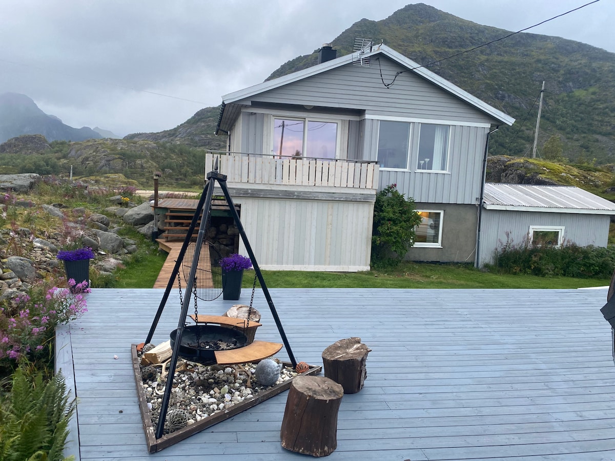 Lofoten. House near sea at Årstein, Digermulen