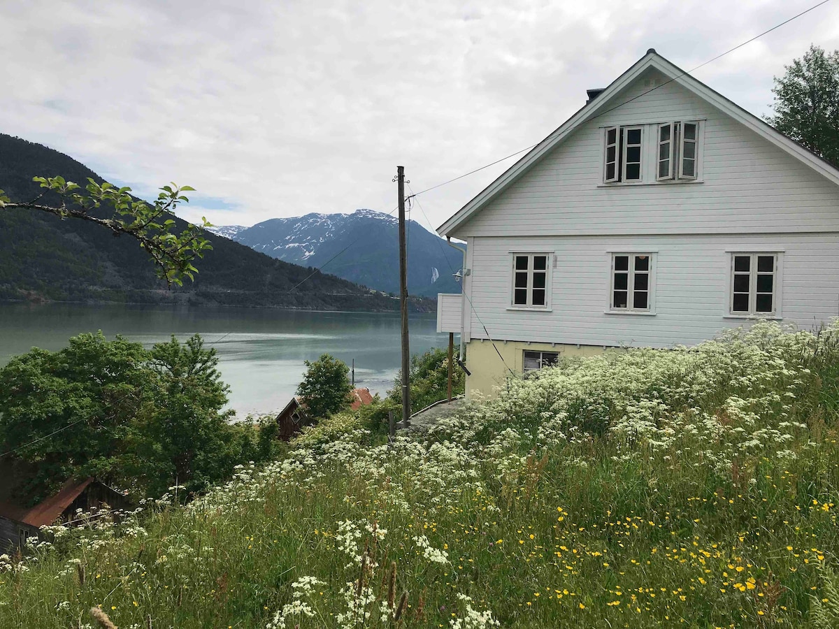Marifjora - house by the fjord