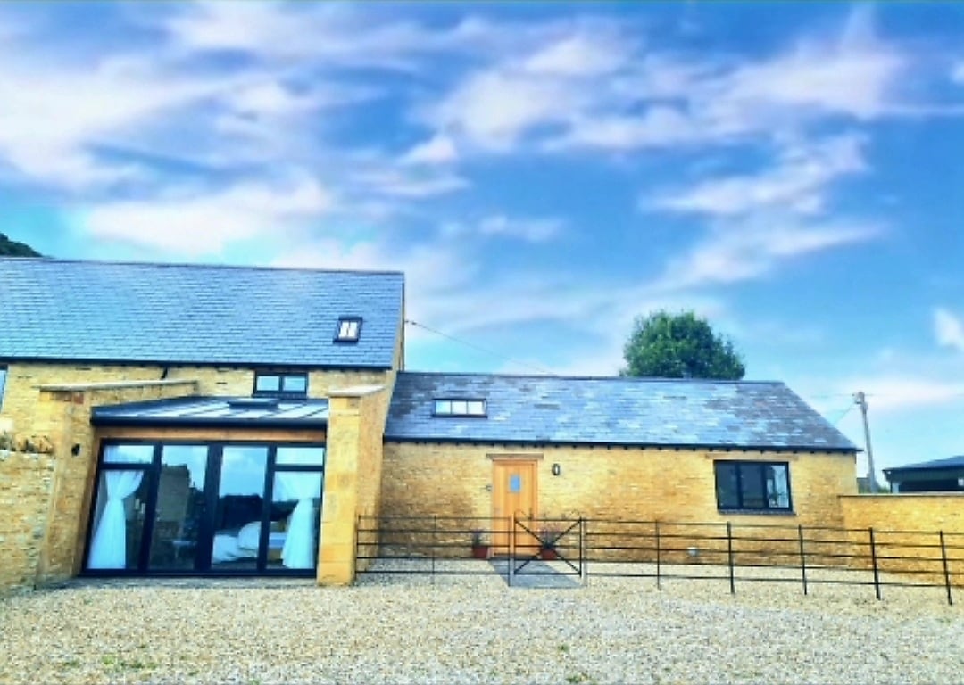 Luxury Cotswolds Barn, nr SohoFH & DiddlySquat Farm