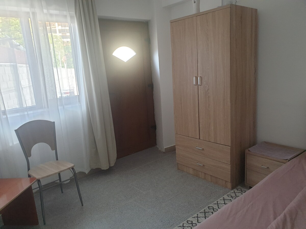 Comfort Single Room near Shopping Center