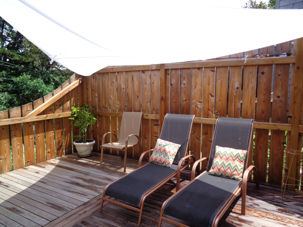 Post & Beam Cottage By Wellfleet Bay (upstairs)