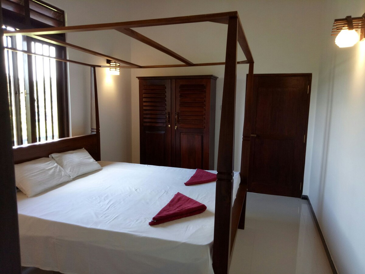 休闲-配有一张双人床和浴室的特别（空调）客房