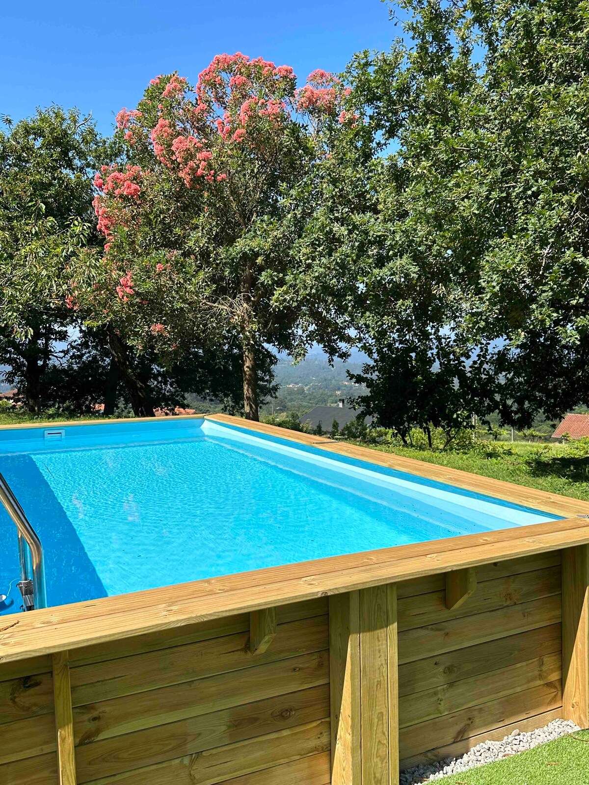 Casa O Corvo: casa con piscina en plena naturaleza