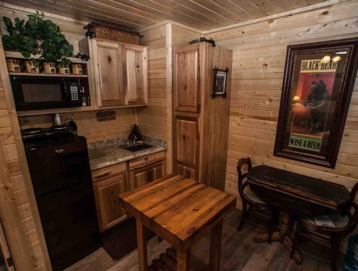 Elk Run Cabins B. Great for two.