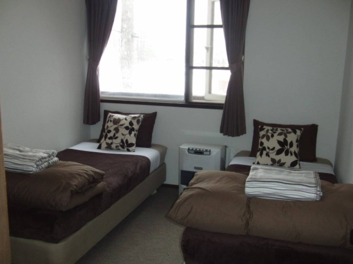 Hakuba Powder Lodge Quad Room C