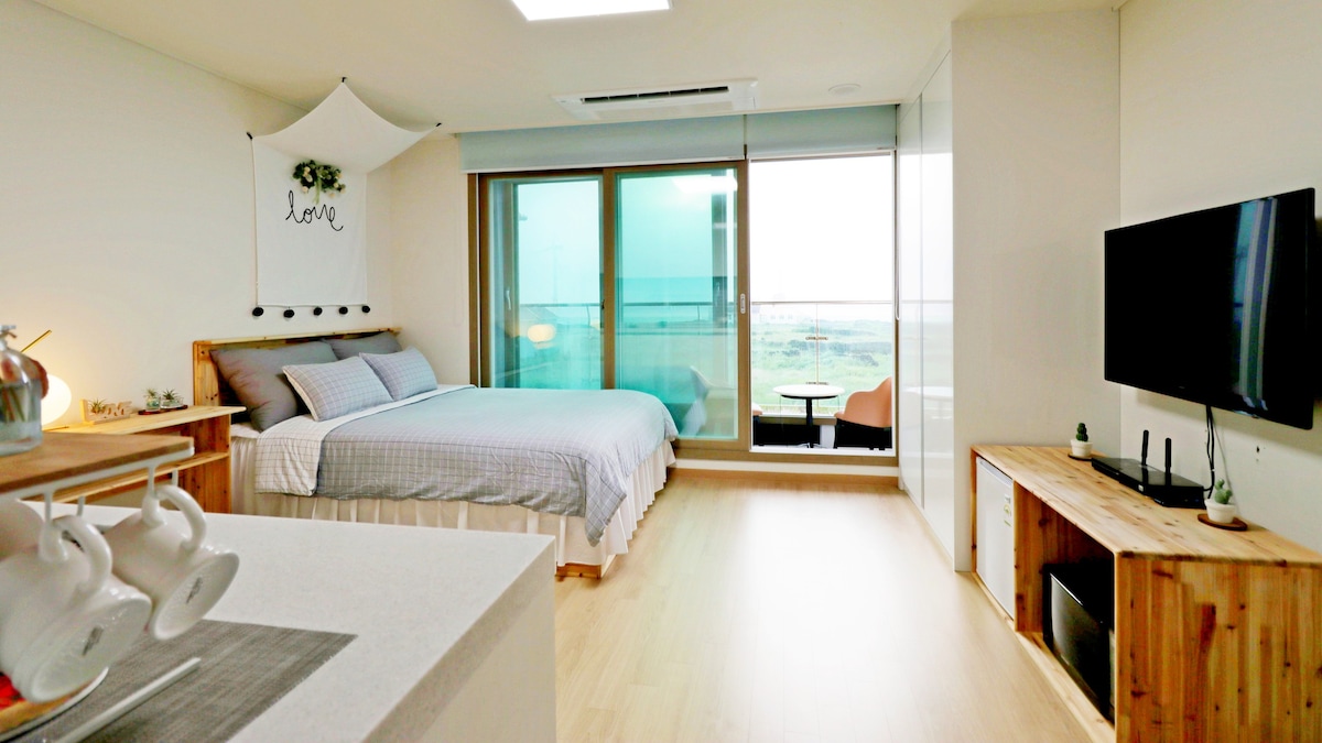 「超级特价」所有客房均可欣赏海景、日落和风车美丽疗愈「Dumorie Resort」-西式客房（卧室）