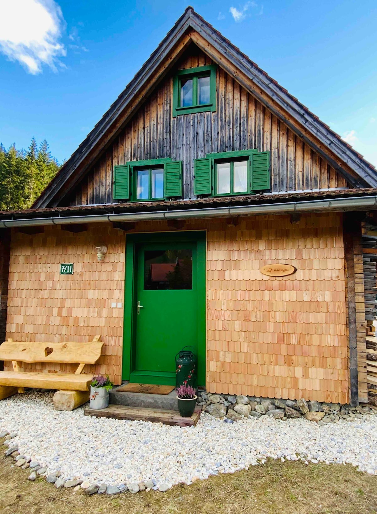 Zirbitzhütte ，配有桑拿房和壁炉