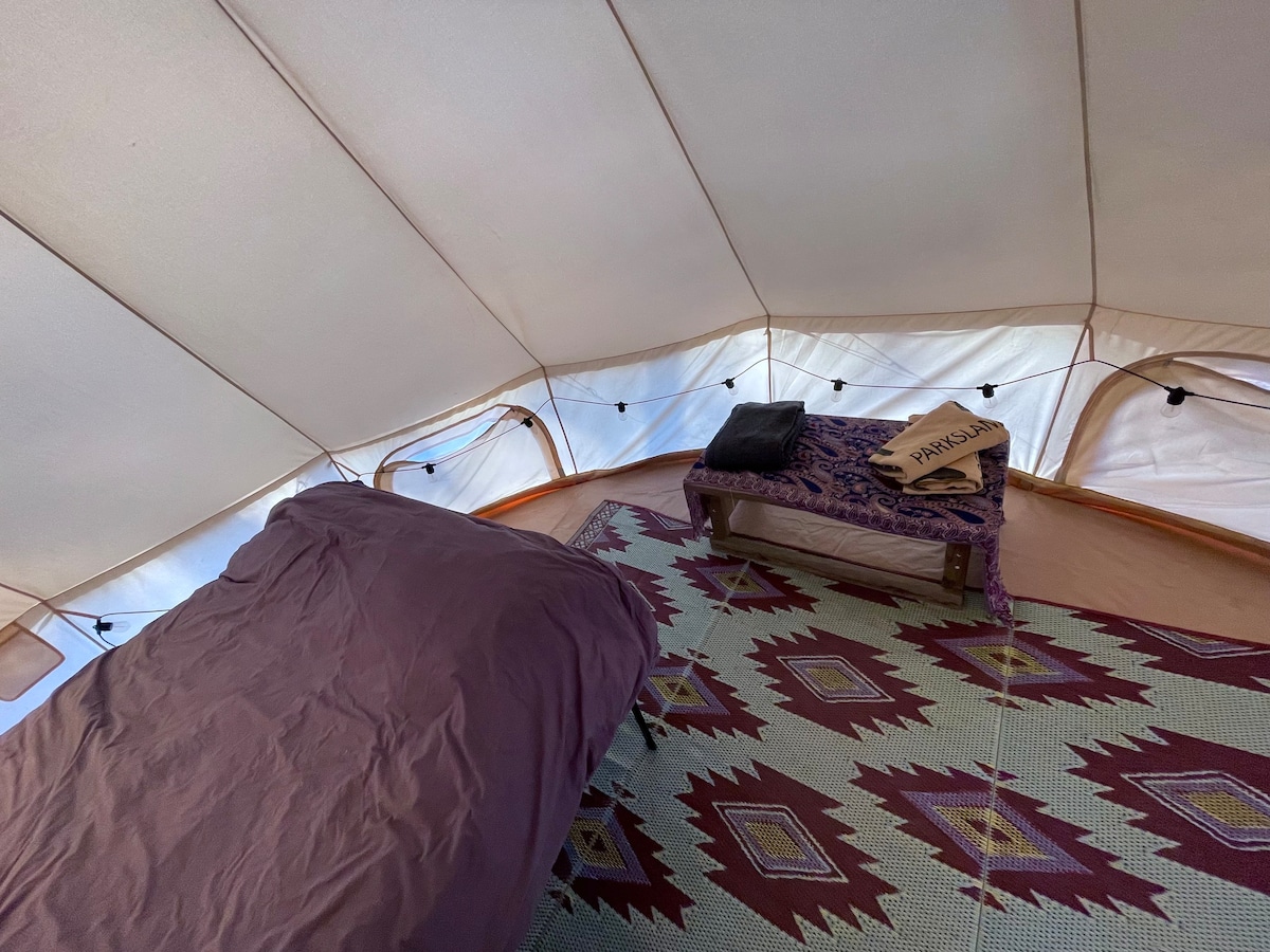 FF1 Knoll -Bell Tent w/Woodstove Parksland Retreat