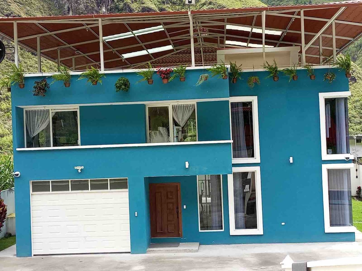 La Casa Azul in Baños de Agua Santa-Eu