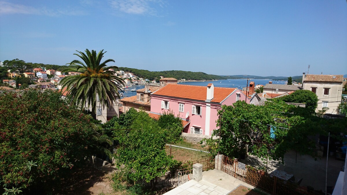 Apartment with a beautiful view, Villa Adrienne