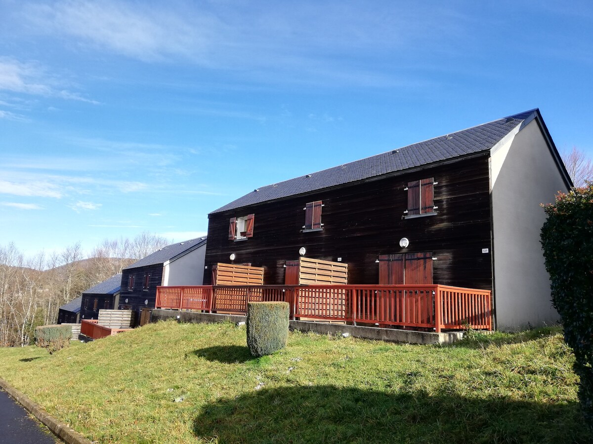 Gîte près du lac de la raviège, à l’orée des bois