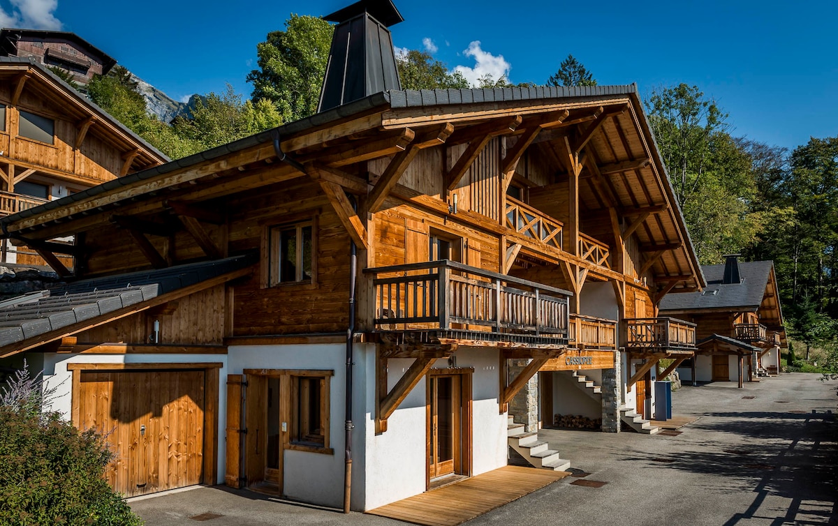 Beautiful chalet close to mountains and village.
