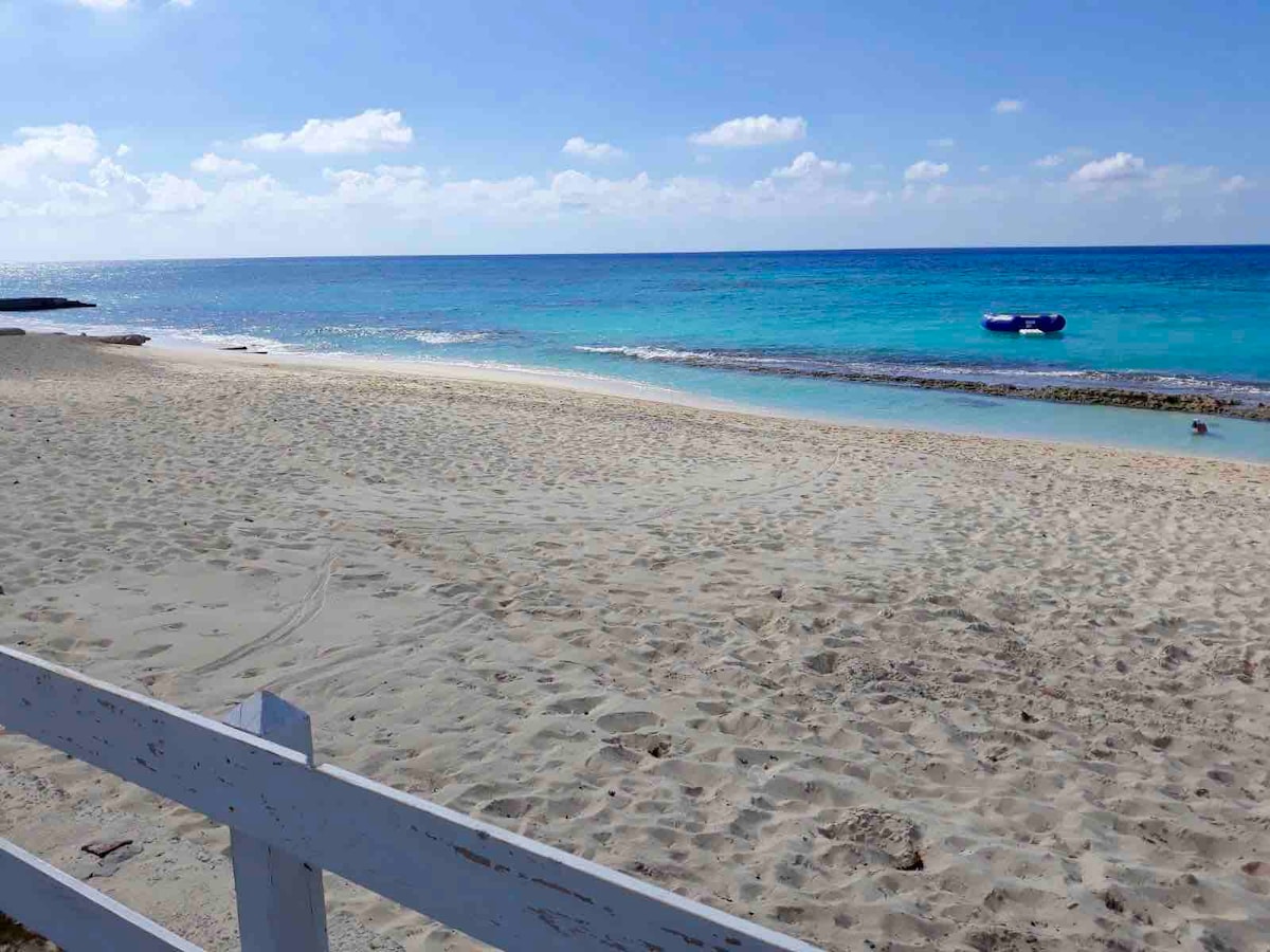 Beachfront Guest Villa at Home Sweet Home