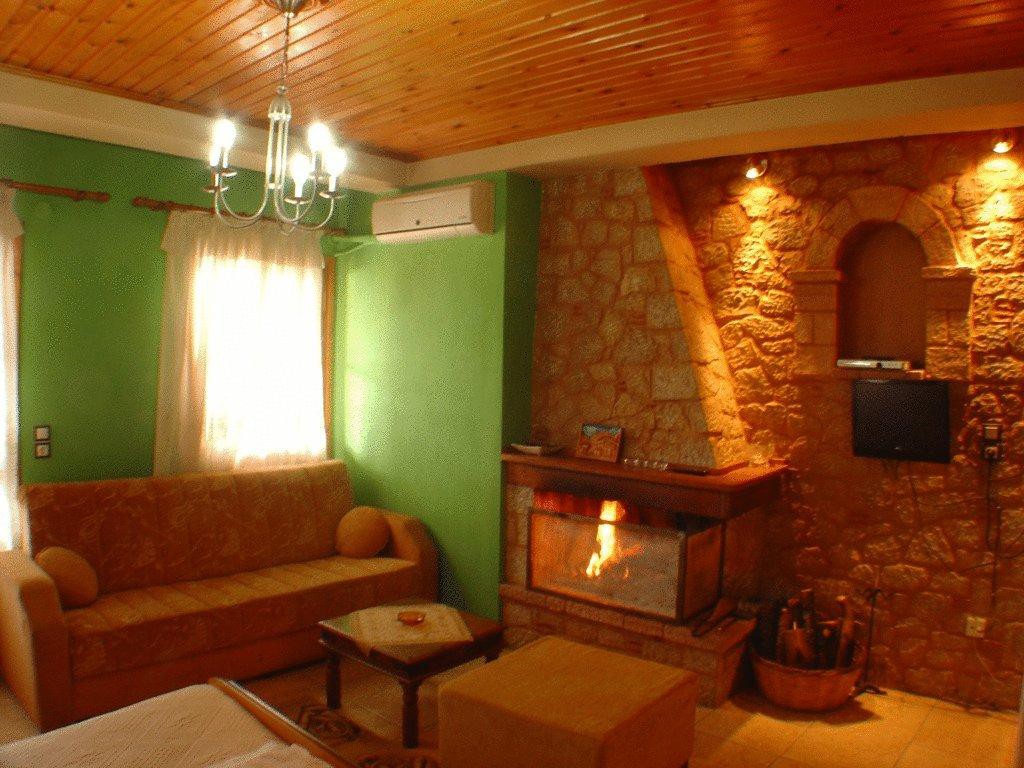阿拉霍瓦（ Arachova ）拥有壁炉和迷人景色的单间公寓