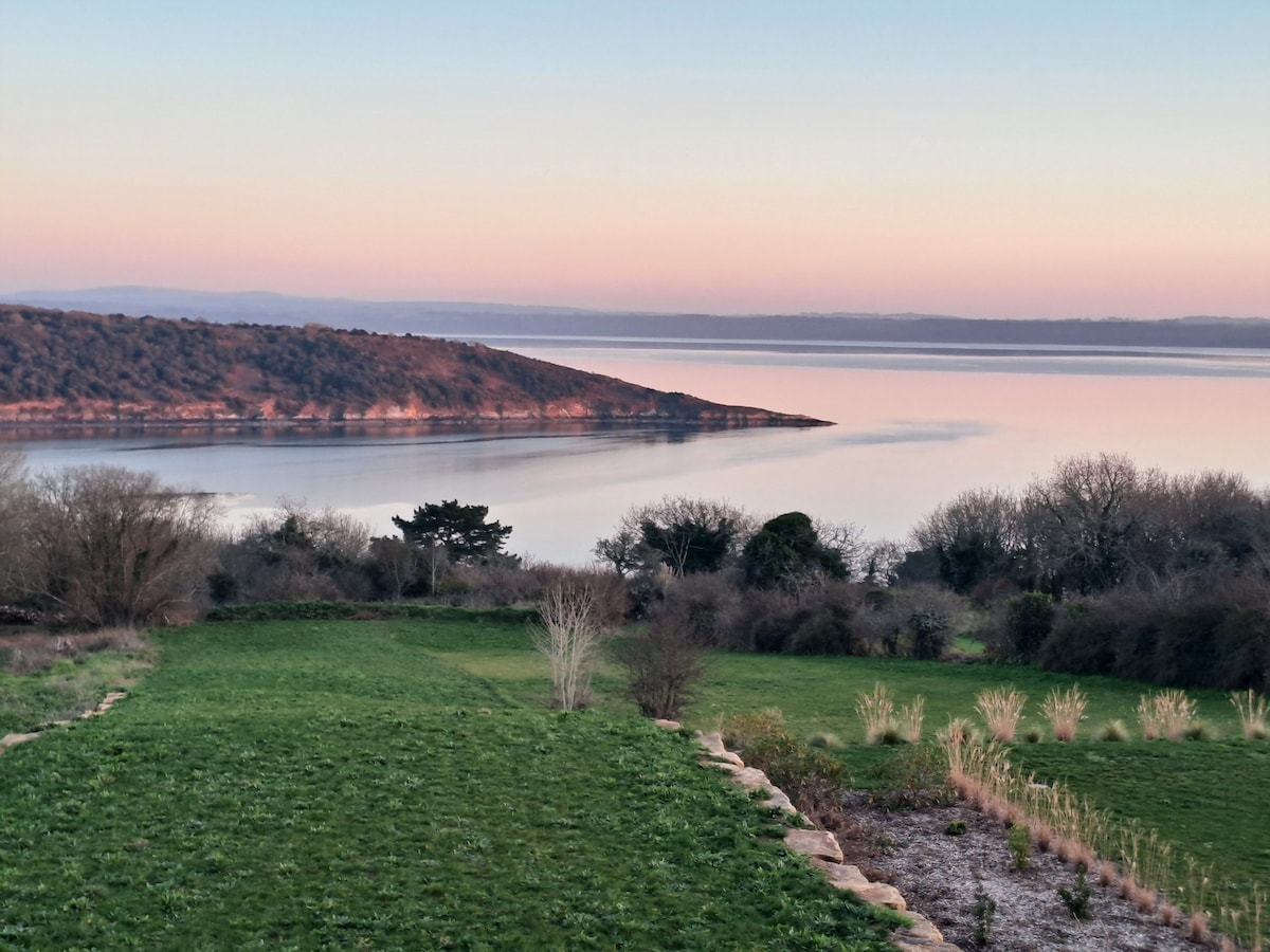 La Pointe sur l'eau - piscine intérieure - vue mer