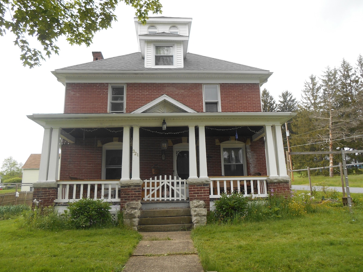 1904 American Foursquare Home