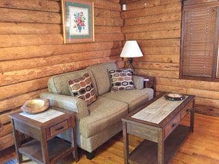 Hart 's Rural Rentals, Cabin in the Country.