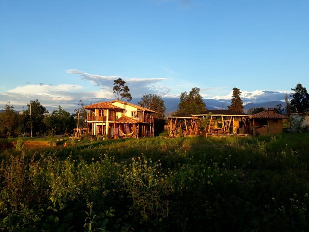 莱瓦镇（ Villa de Leyva ）附近的美丽乡村民宅