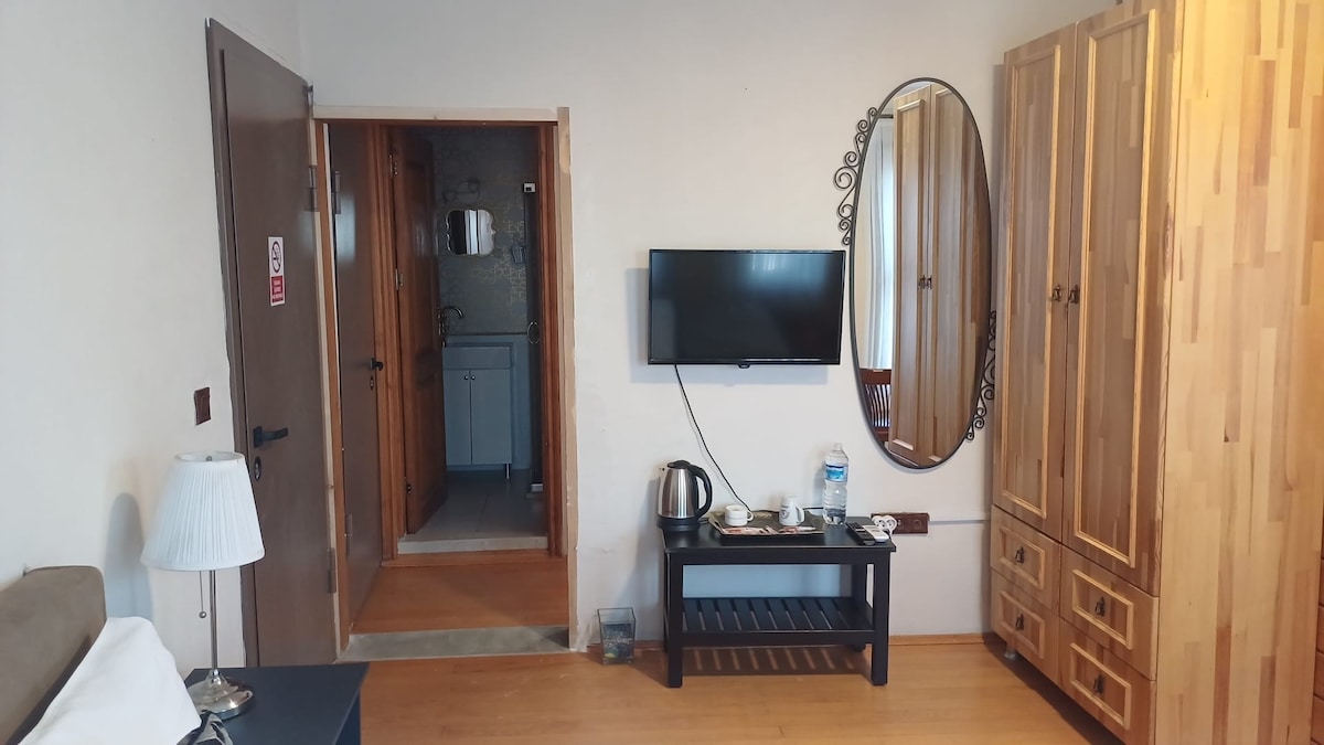 Golden Horn Suite+1000MBPS+WIFI+32" TV