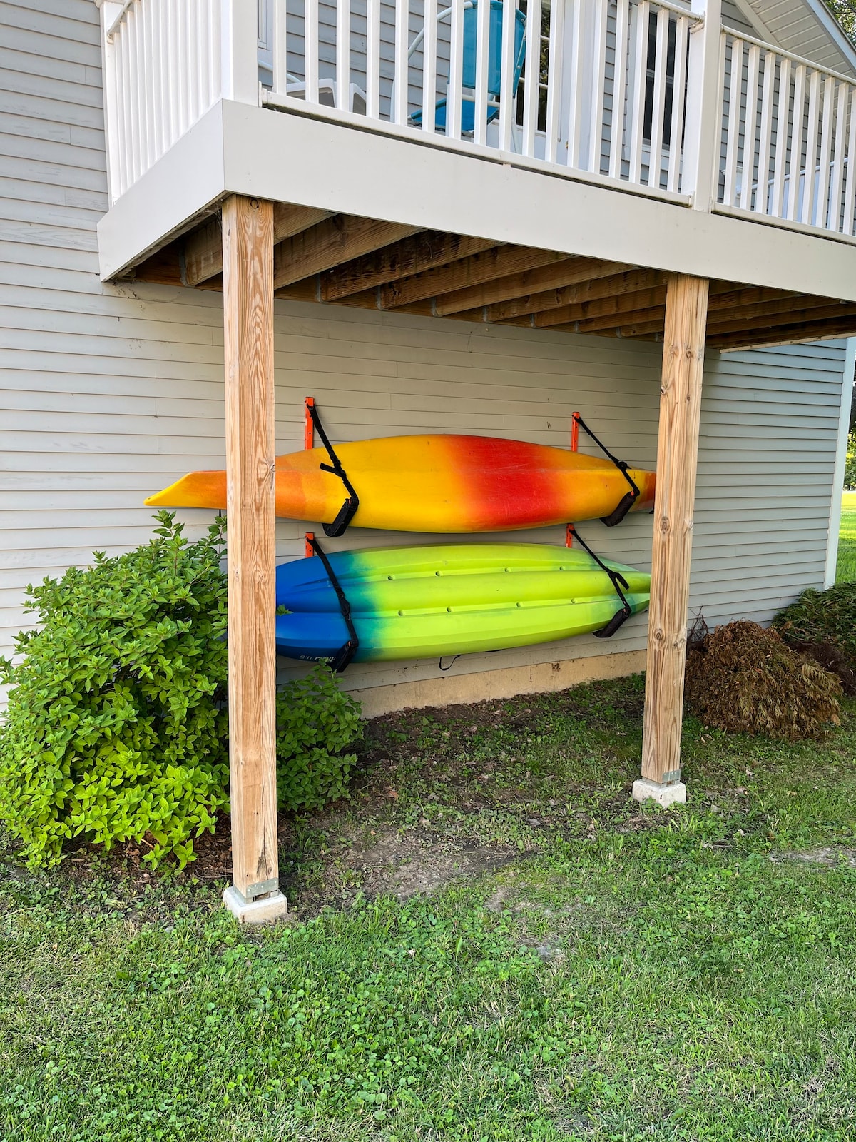 Entire Lakefront cottage, dock, nearby boat launch