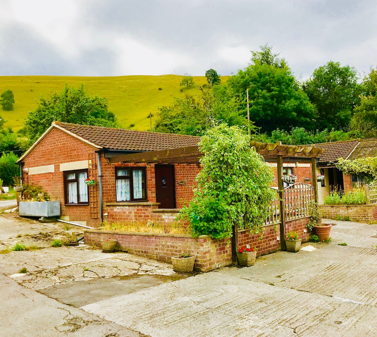 BIRCHANGER FARM
The Dairy: White Horse Wiltshire