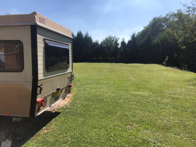 5卫1床私人花园中的迷你车队.5.