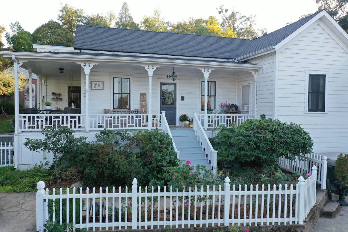 位于市中心Sutter Creek市中心的Badger Street Farmhouse