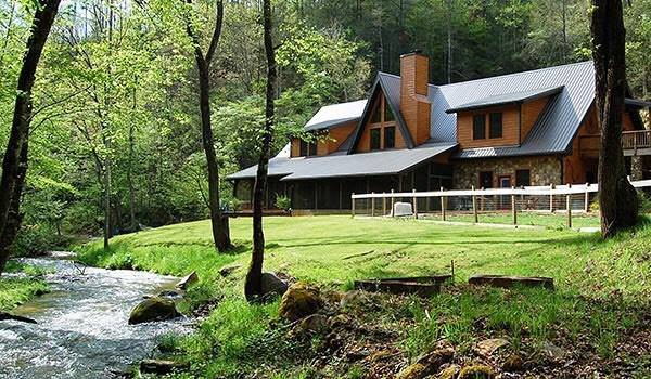 Creekside Lodge at Lands Creek Log Cabins