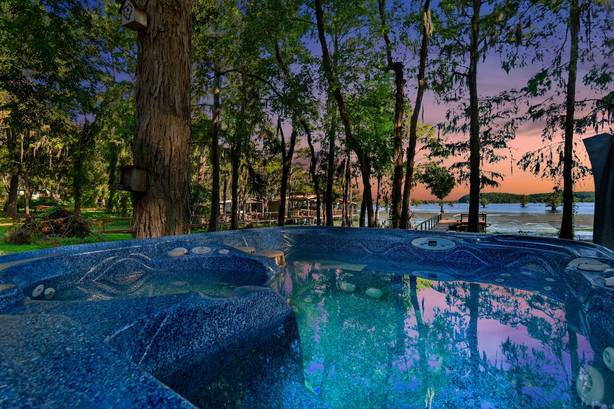 Bella Vista Cabin, amazing views of Caddo Lake