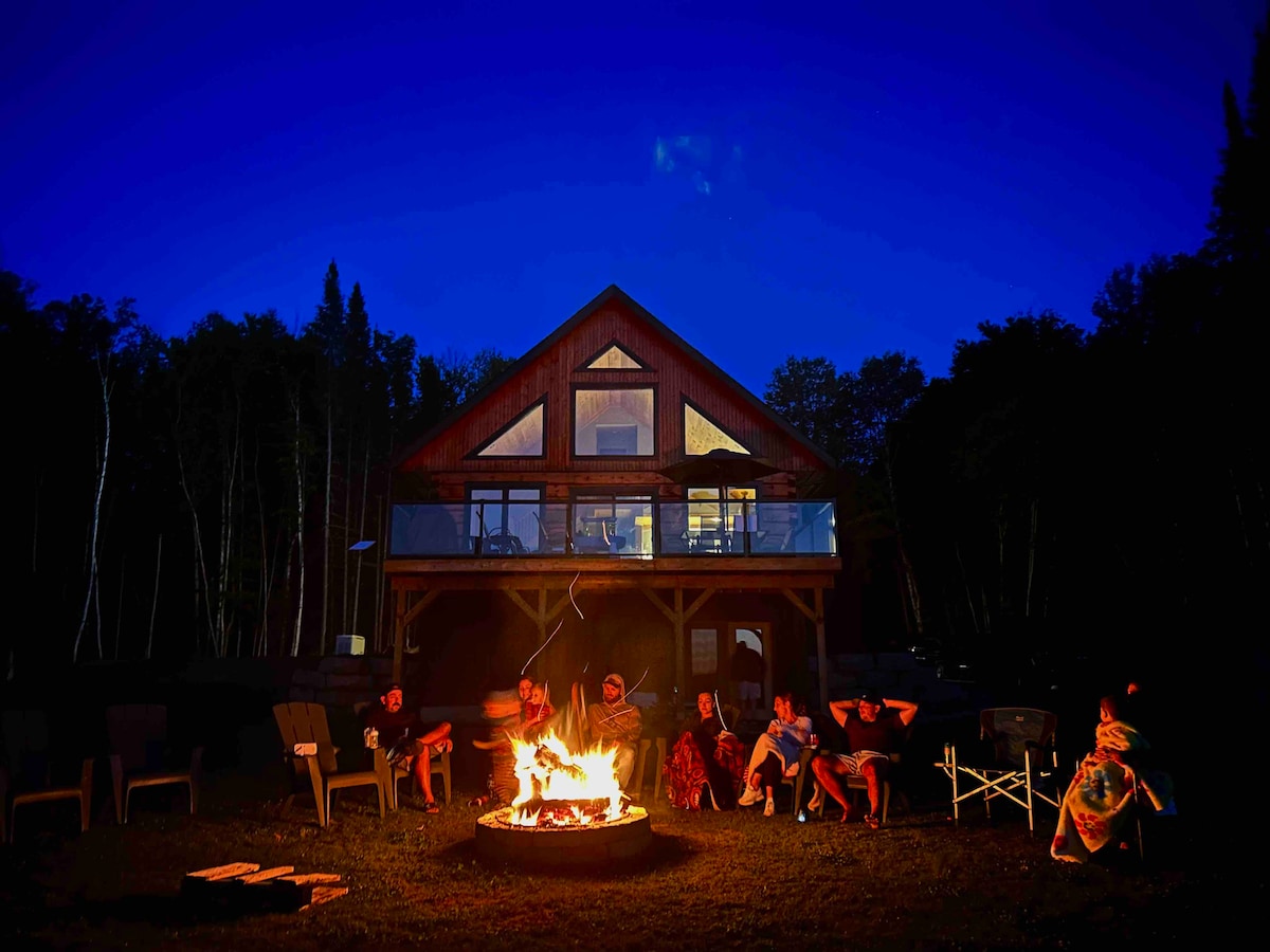 Hubbys Cove Lake House