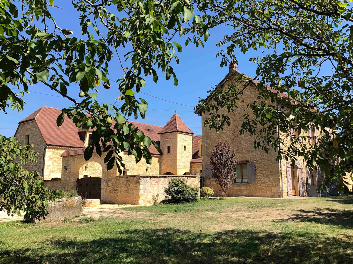 Montignac-Lascaux - Les Pierres de Tiphaine