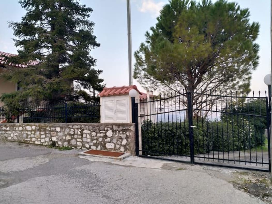 Quiet Apartment with fireplace close to Arachova
