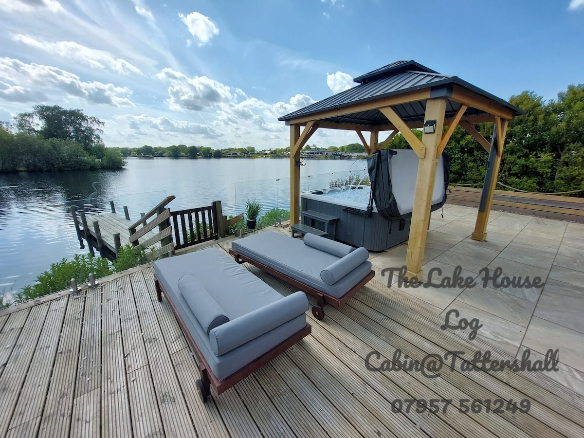 The Lake House - Tattershall Lakeside Log Cabin