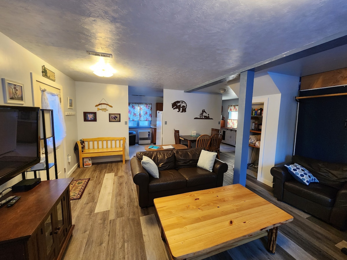 Blue Bear Retreat ~ 2-bedroom Alaskan guest house.