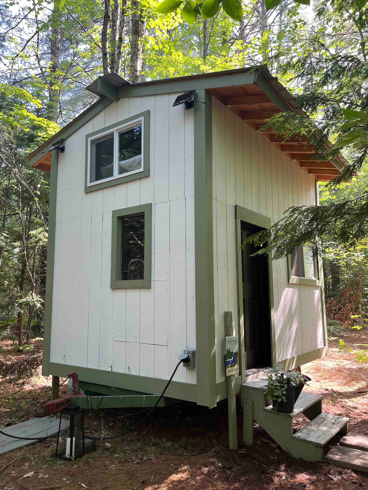 Tiny house glamping in woods of New Hampshire