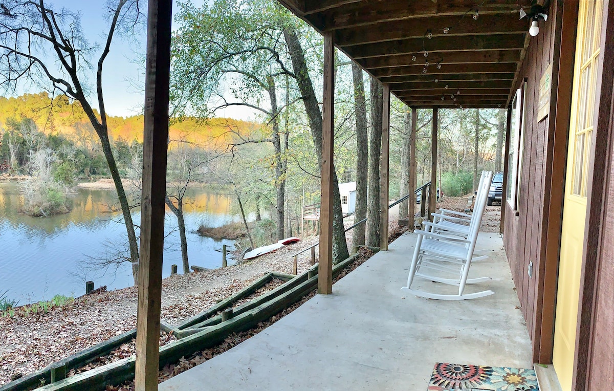 2 Cabins at Turtle Cove Cabins+Shell Shack hangout