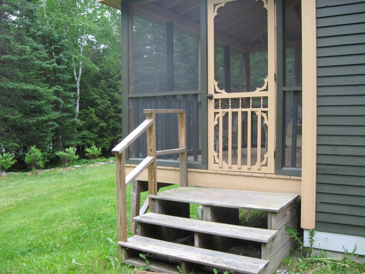 Quiet Retreat ； Barker Pond Farm Cabin, LLC ： Spruce