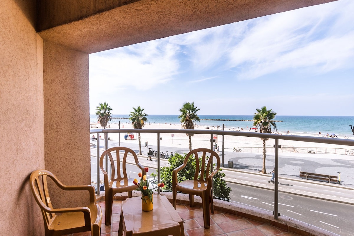 TLV Central Beach Front - Sea View