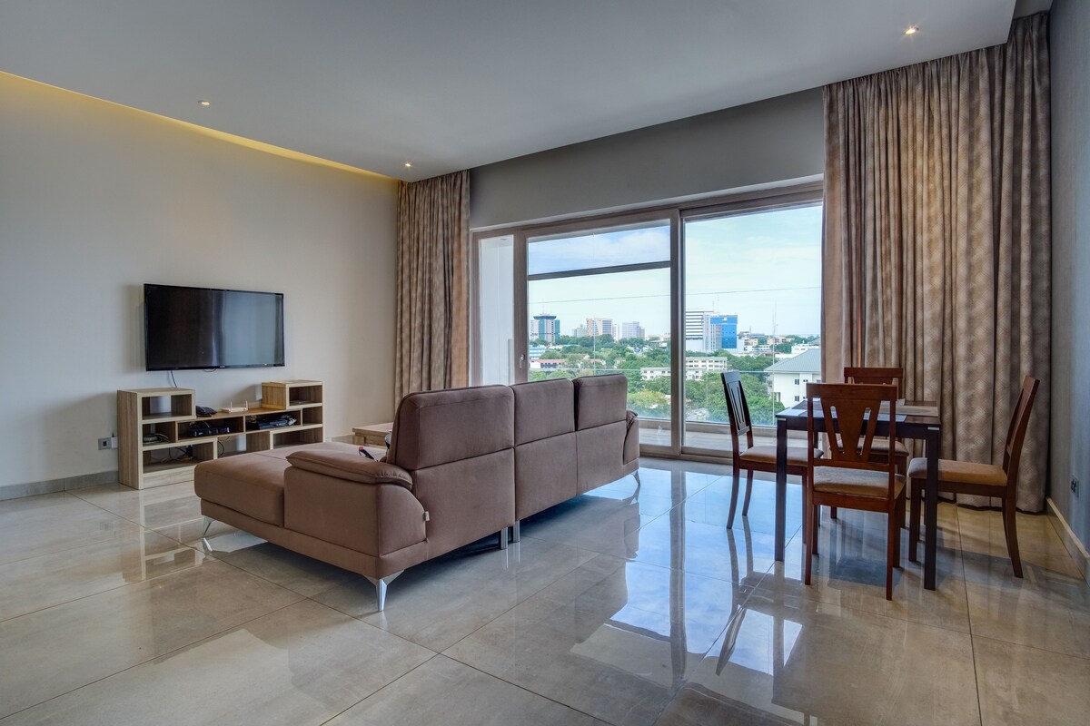 现代1卧室公寓，配备最佳便利设施和整个城市景观！