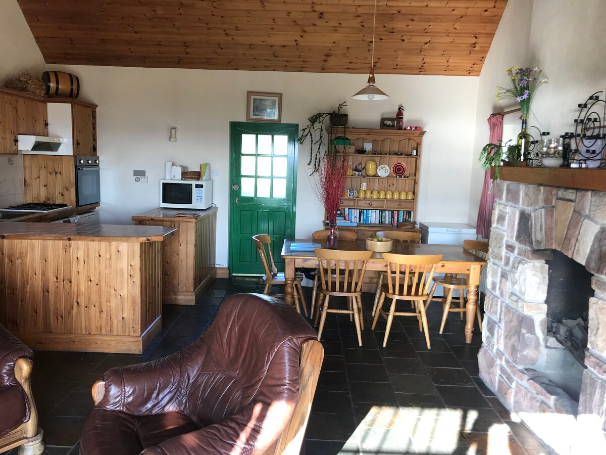 Carraigin Ban Cottage, Tourmakeady