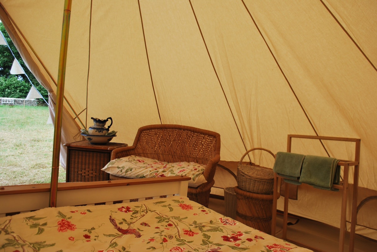 Cotswold Bell Tent with Hamper & Off-Grid Shower