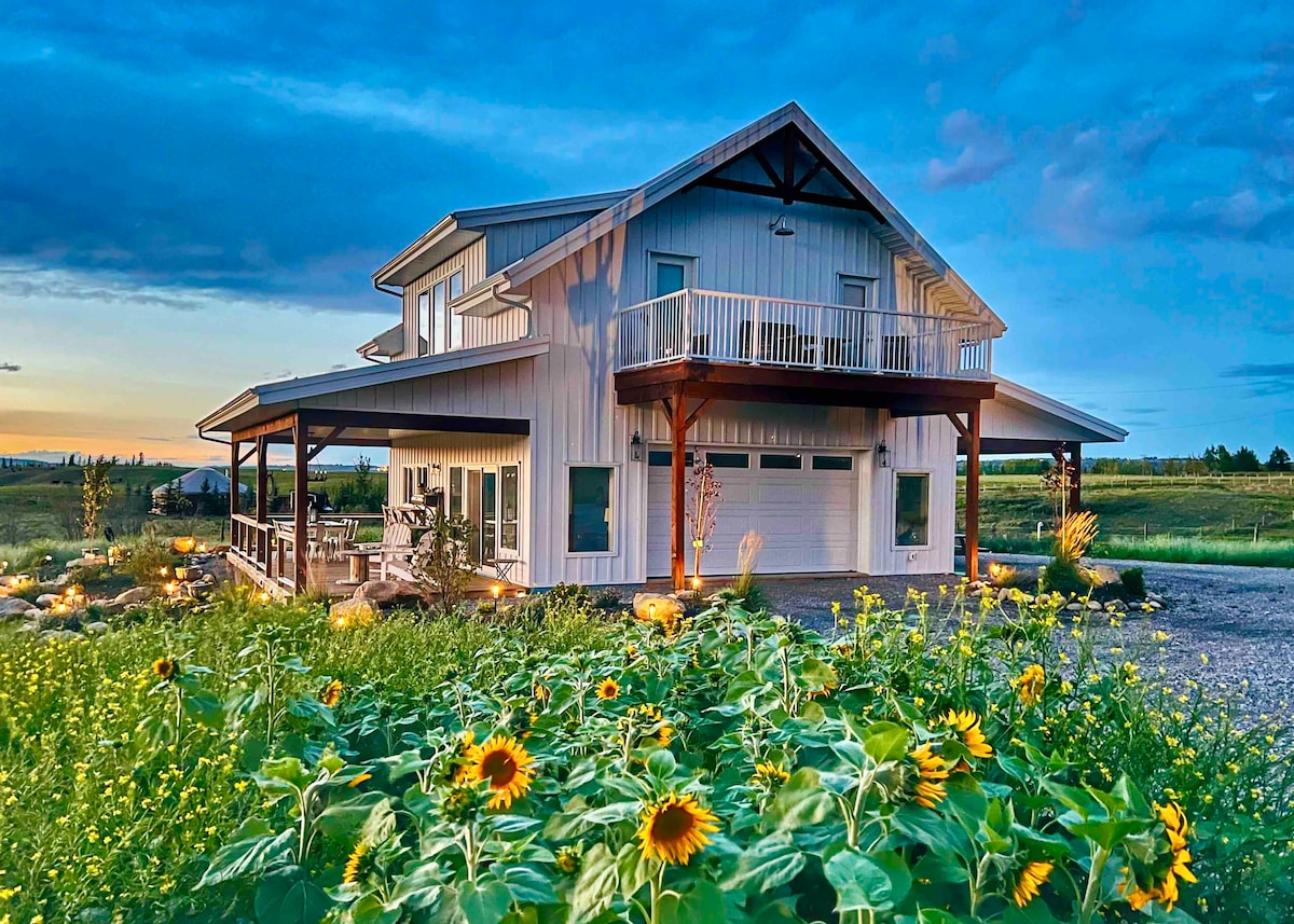 Luxury Barn House on Working Ranch Close to Town