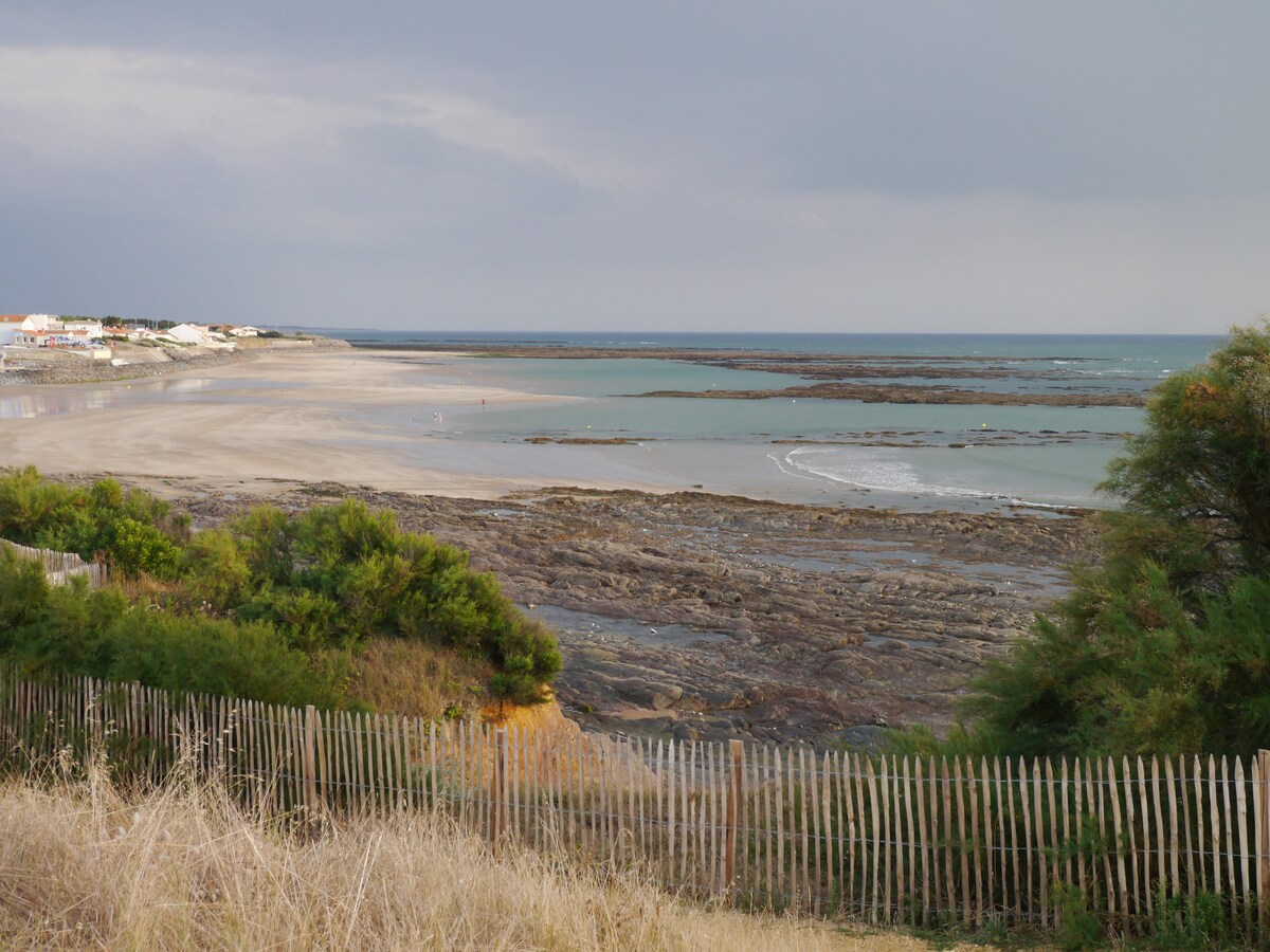 梅纳河畔全景